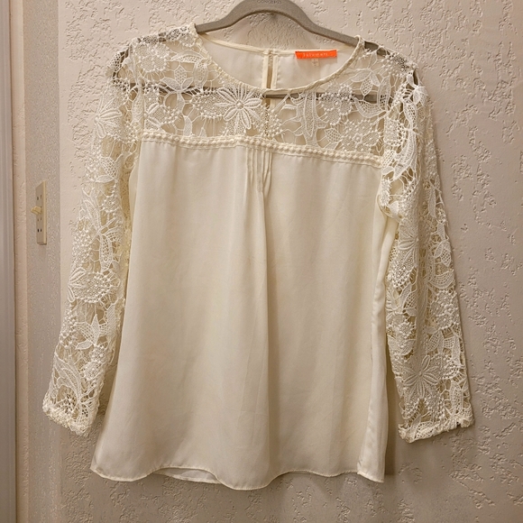 Lulumari Tops - Floral Lace Top